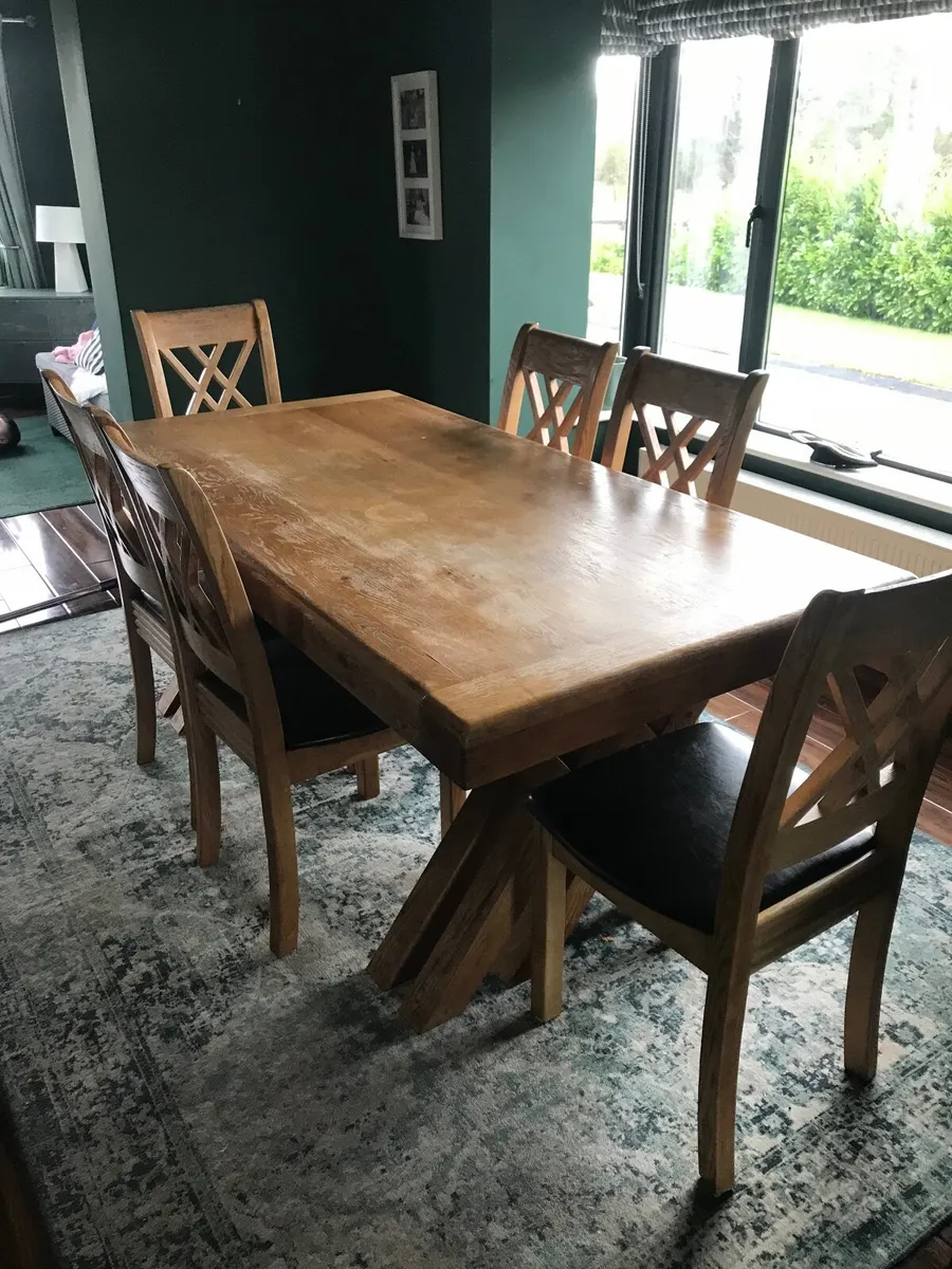 Table and chairs - Image 2