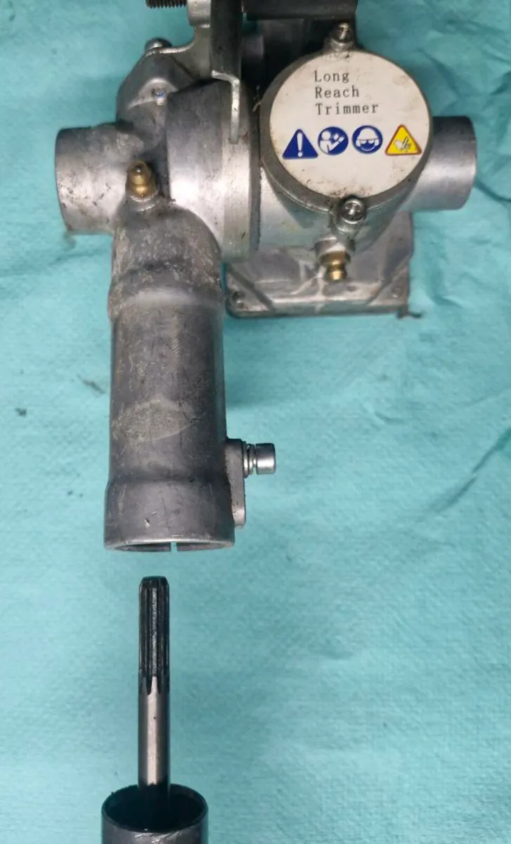 Hedge cutter head - Image 1