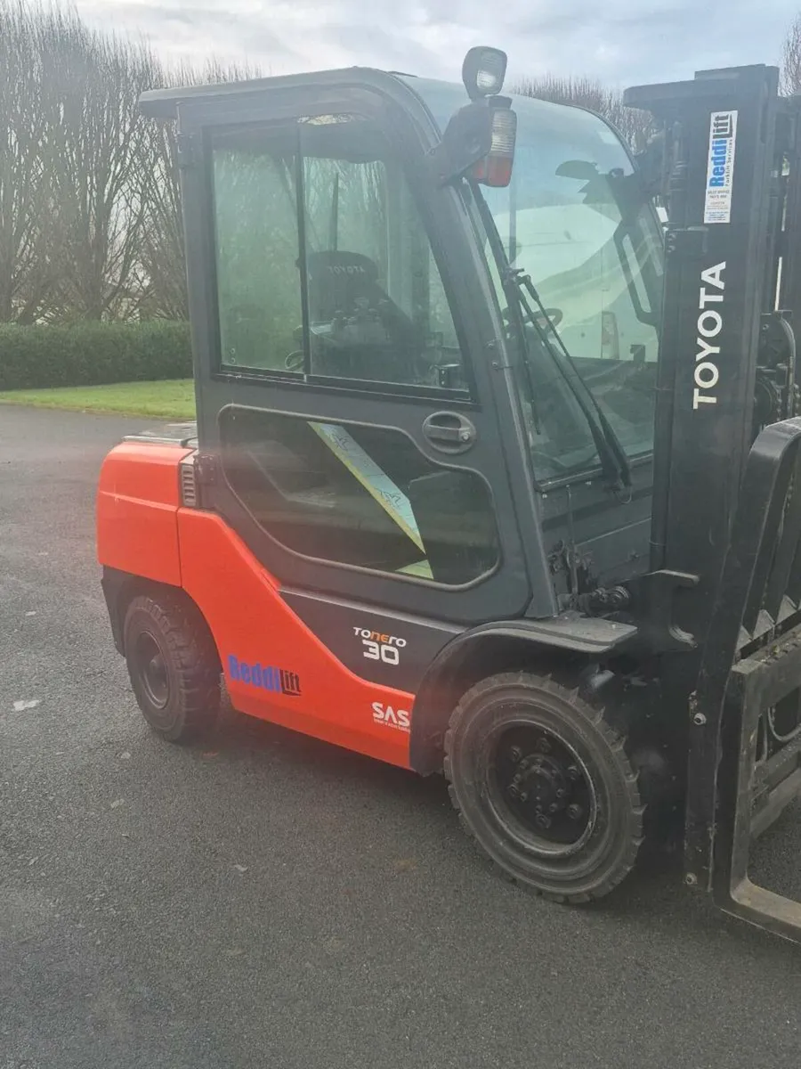 Forklift - Image 3