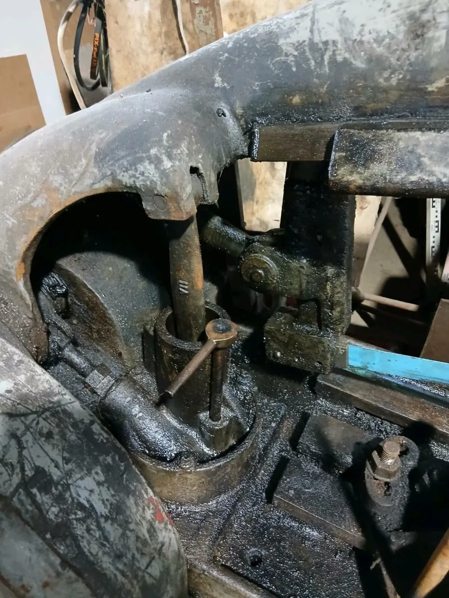 Power hacksaw - Image 2