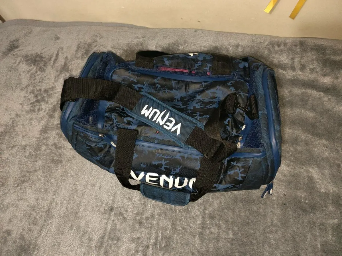Venum Training Bag, Boxing Gloves and Equipment - Image 4