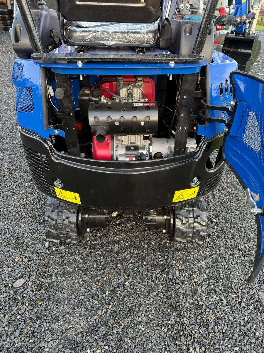 1.5T mini digger - Image 4