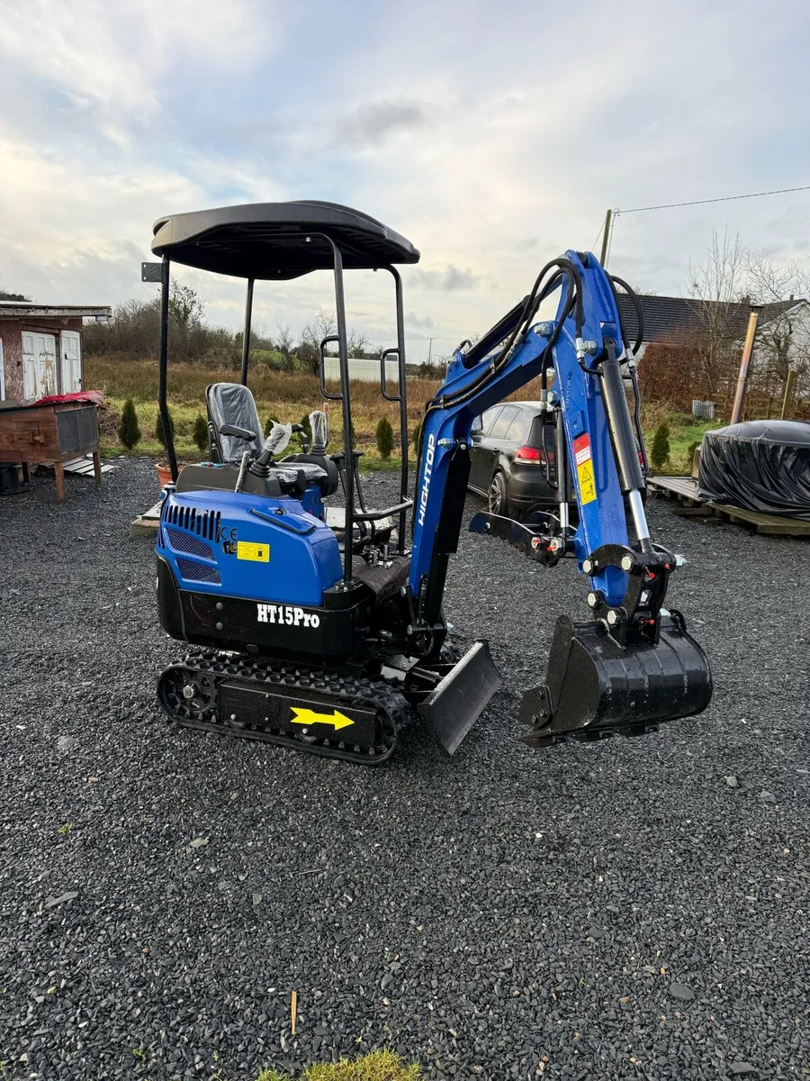 1.5T mini digger - Image 3