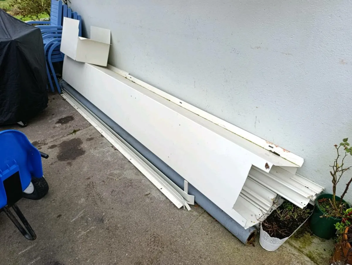 Roller garage door - Image 1