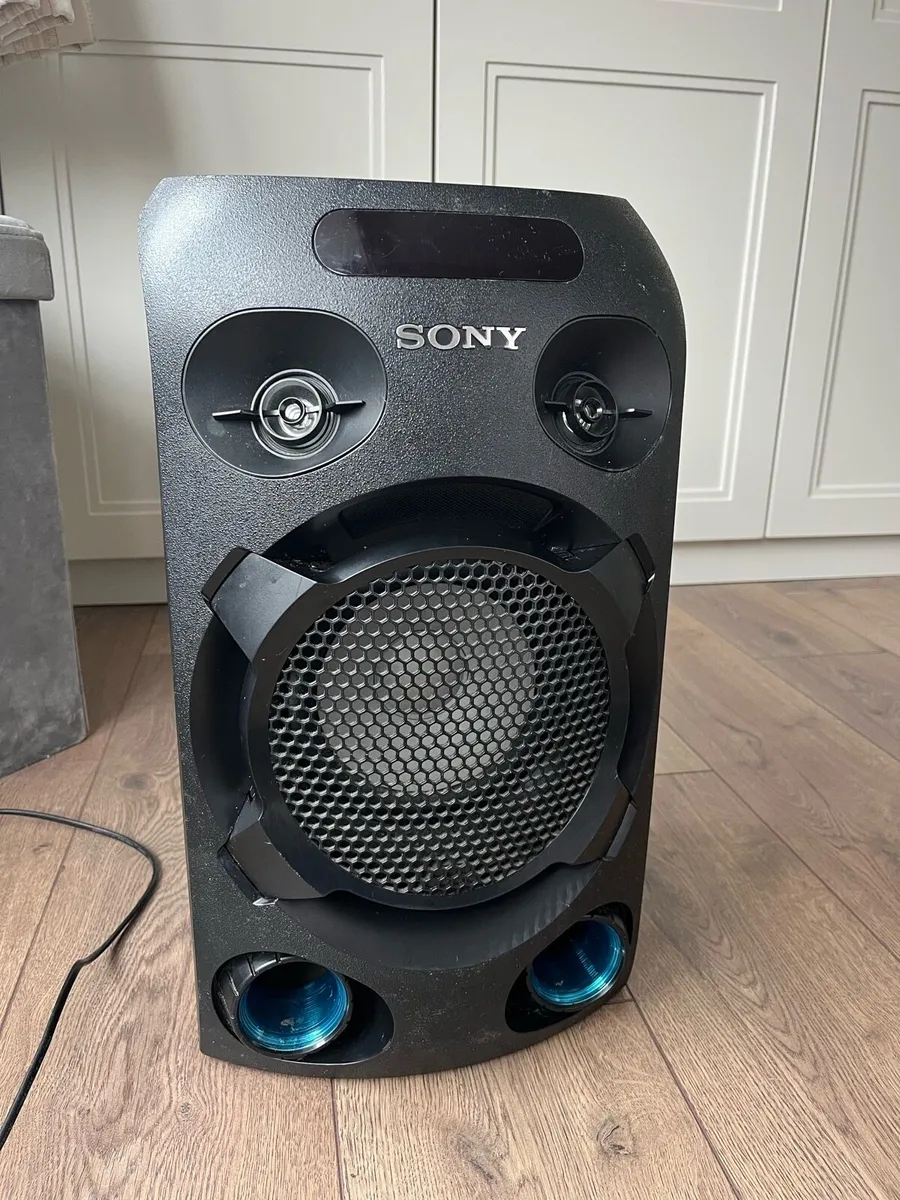 Sony Bluetooth party speaker - Image 1