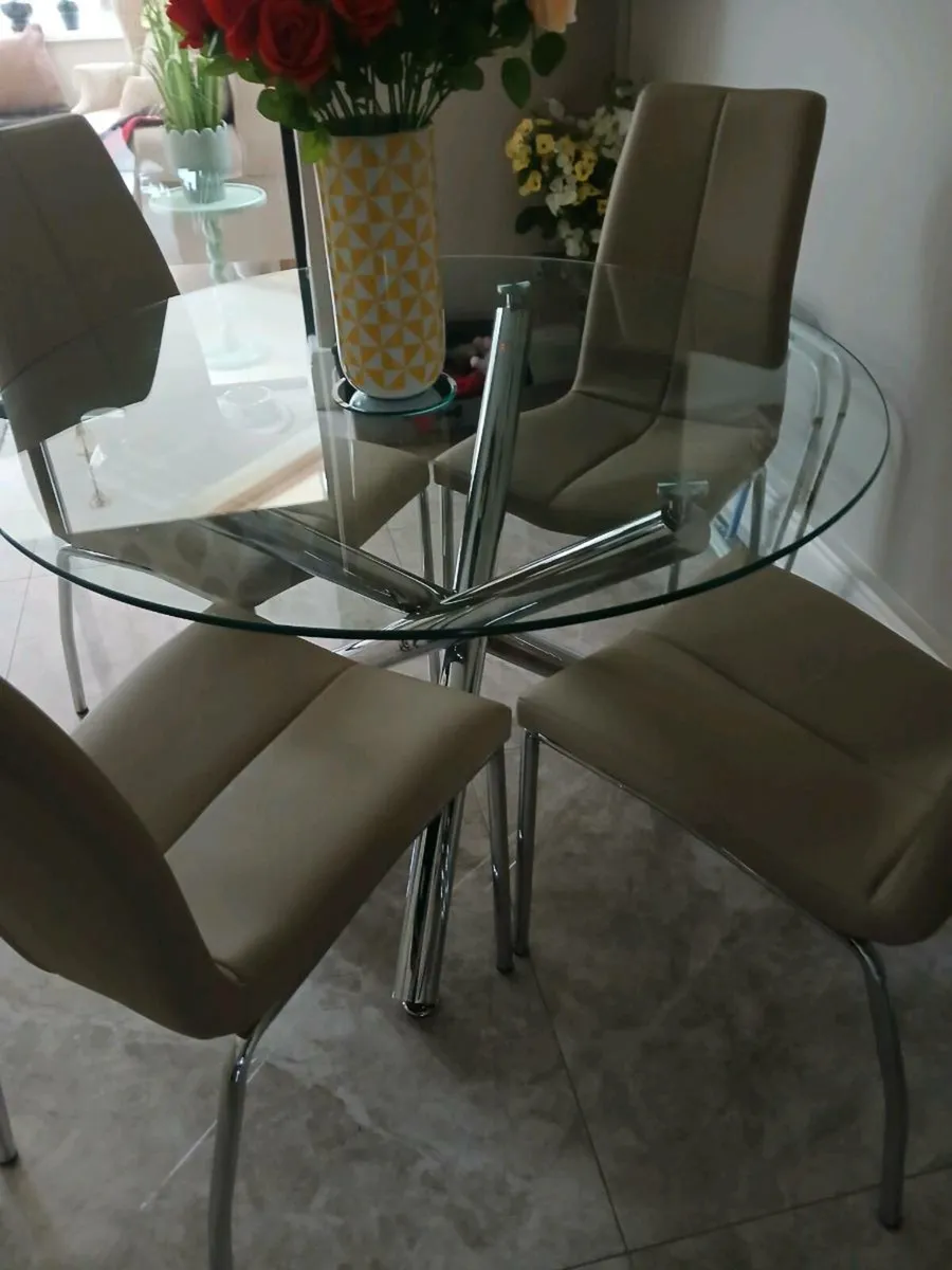 Round glass kitchen table - Image 3