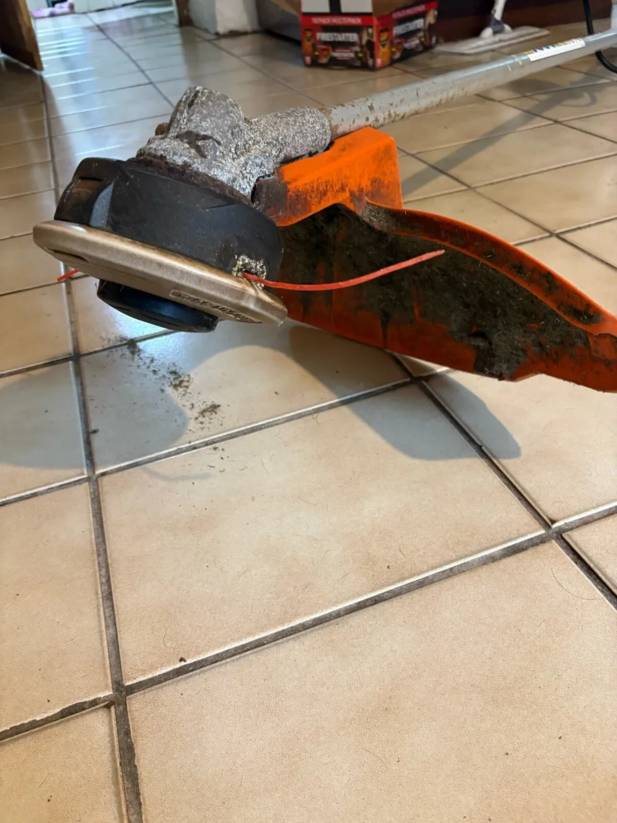 Stihl 42cc petrol brush cutter FS 261C - Image 2