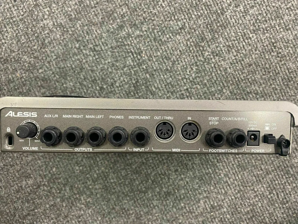 Alesis SR18 Drum Machine - Image 4