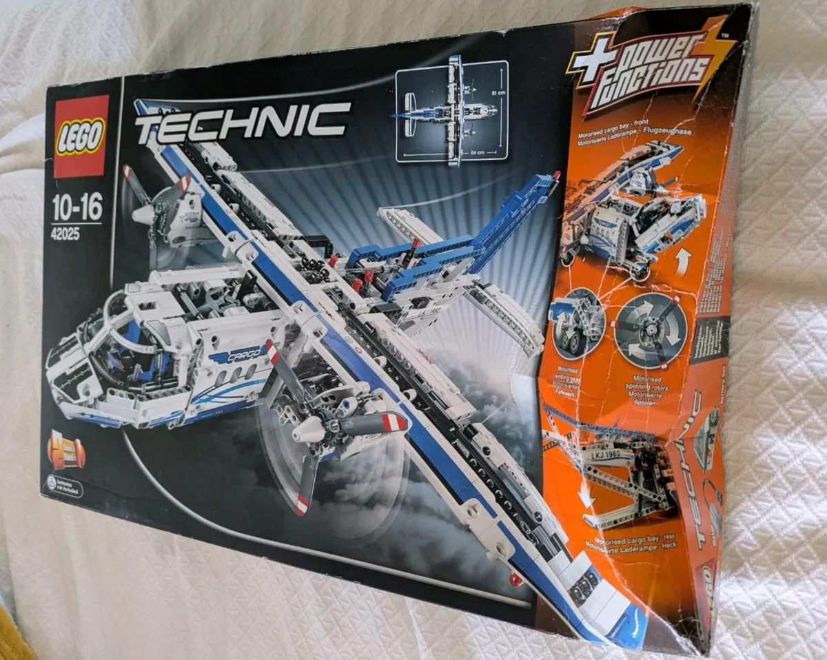 LEGO Technic [42025] Airplane - Image 3