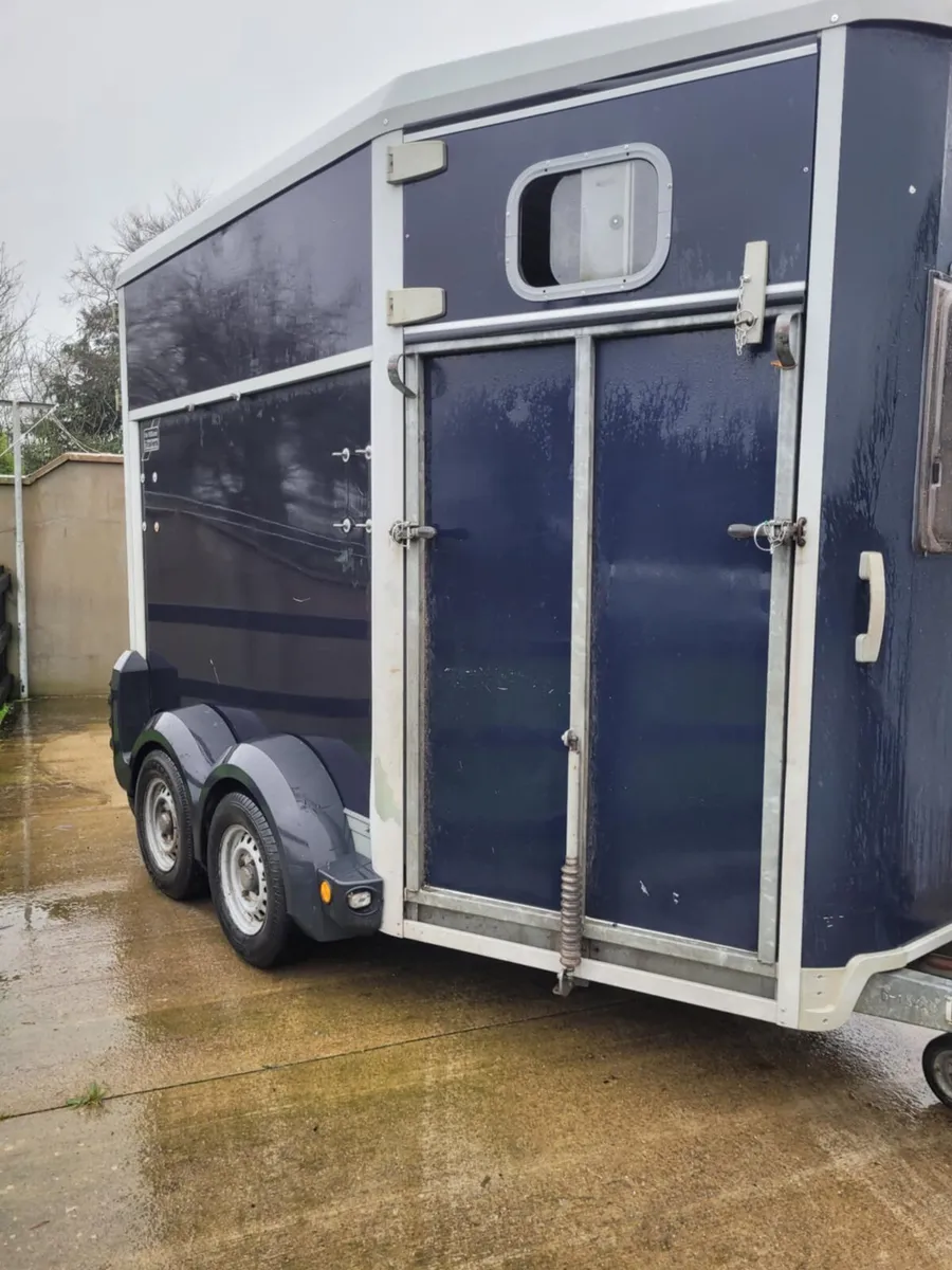 2010 ifor Williams 506 horse box - Image 1