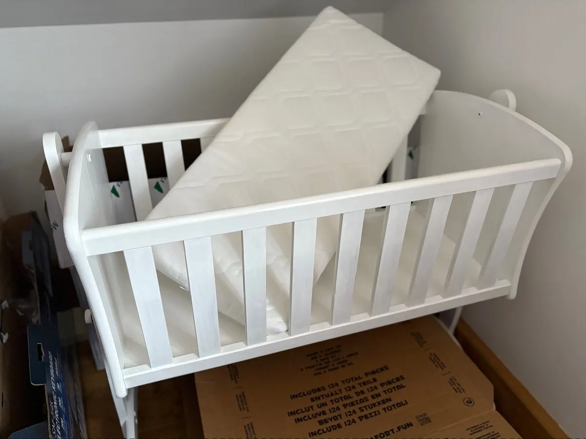 Baby crib - Image 1