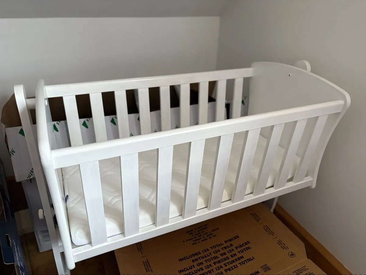 Baby crib - Image 2
