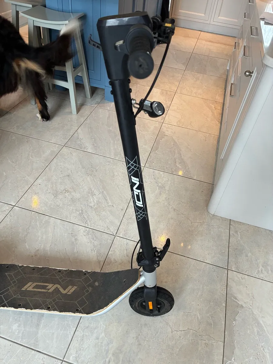 Electric scooter - Image 2