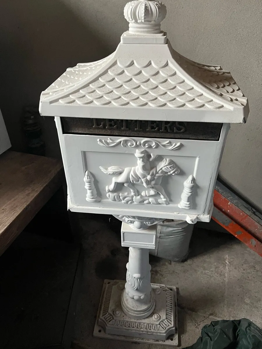 Post box - Image 1
