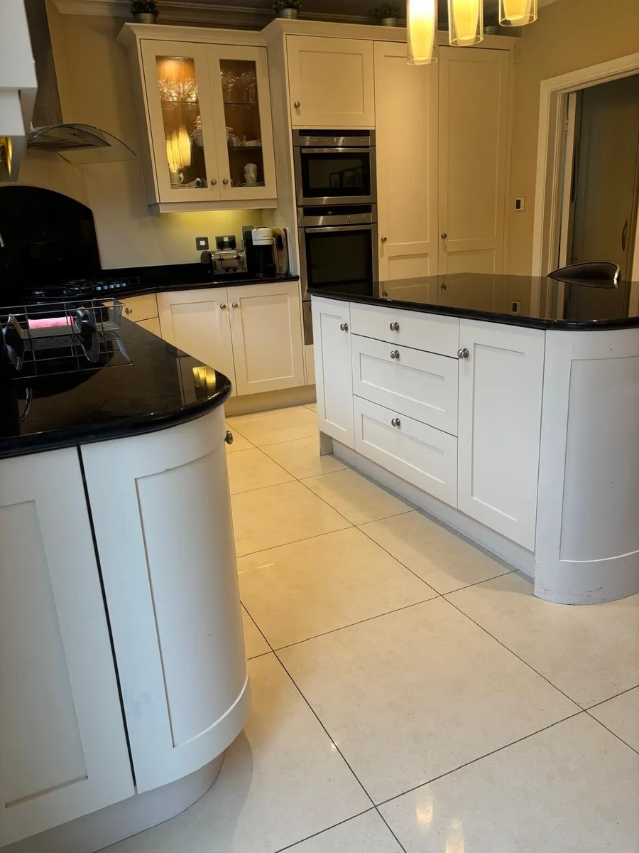 Kitchen units - Newcastle design - Image 3