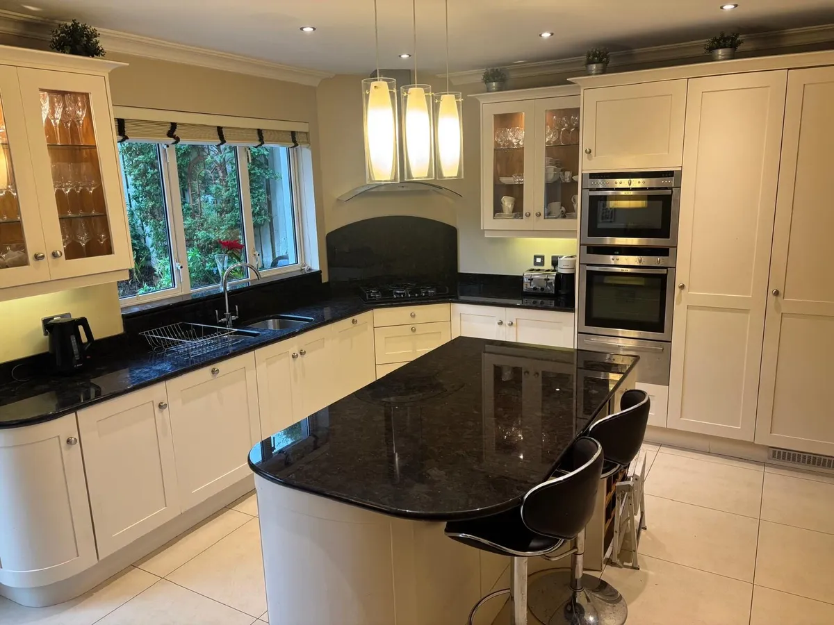 Kitchen units - Newcastle design - Image 4