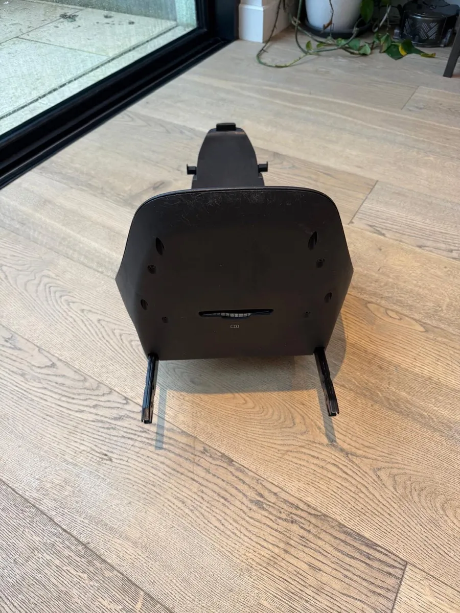 Cybex swivel Car seat and base - Image 4