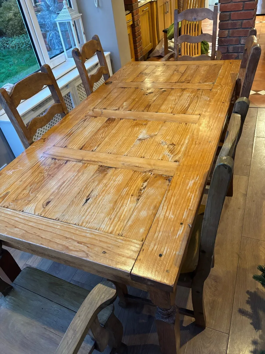 Kitchen table and chairs - Image 1