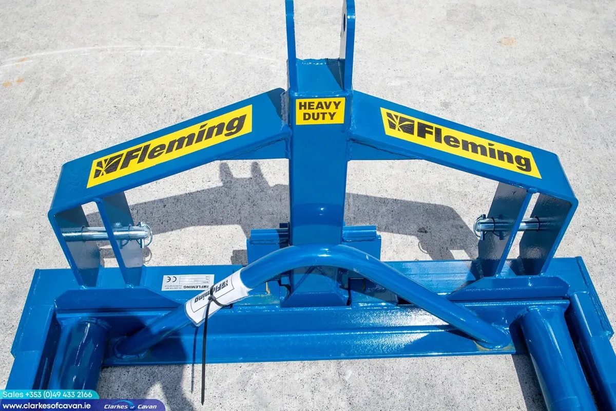 New Fleming Manual Single Bale Lifter - Image 4