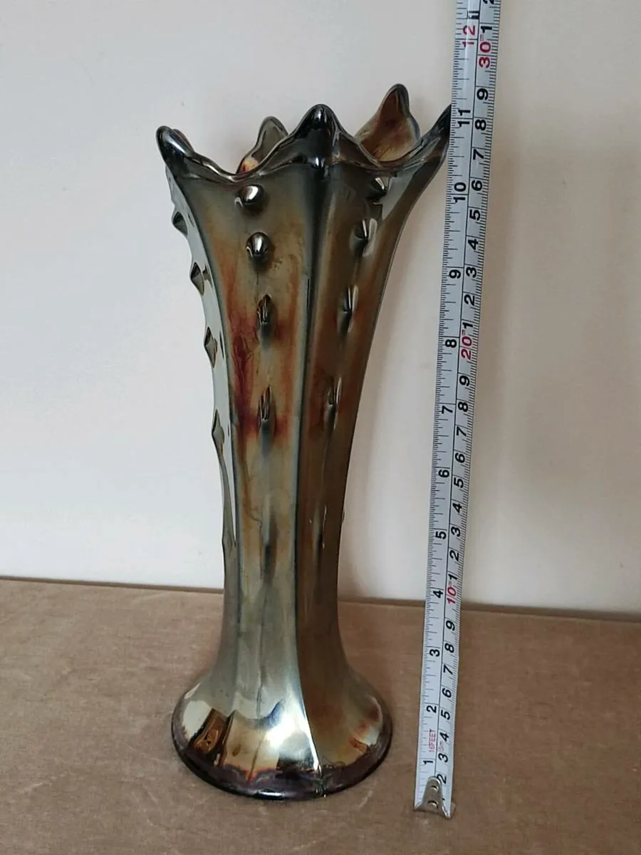 Beautiful vintage carnival glass tree trunk vase . - Image 1