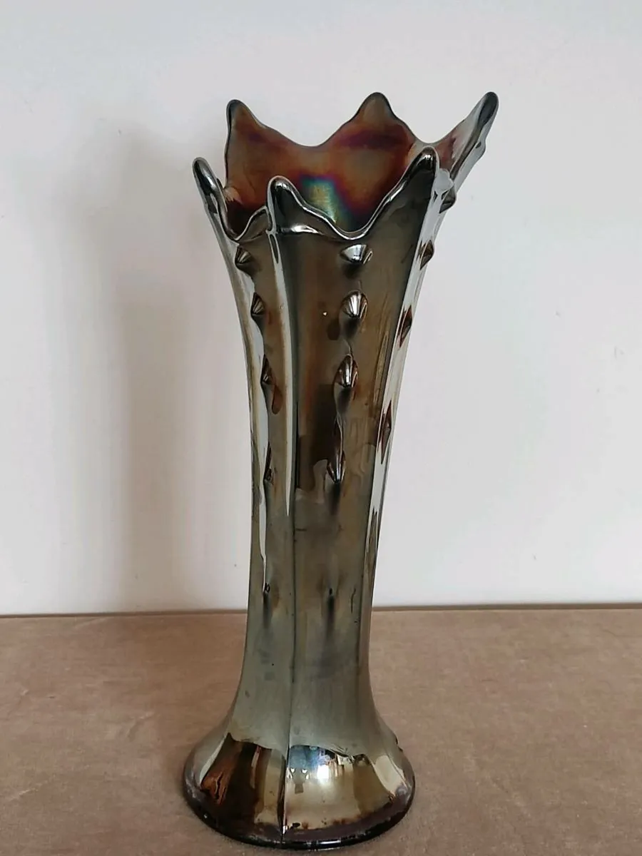 Beautiful vintage carnival glass tree trunk vase . - Image 3