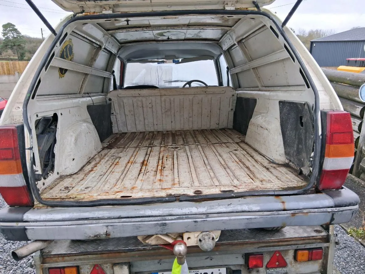 Peugeot 305 van - Image 4