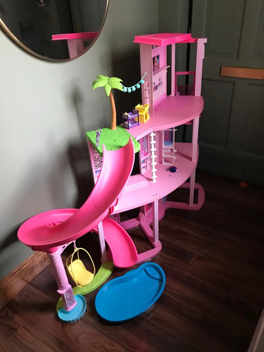 Barbie house - Image 1