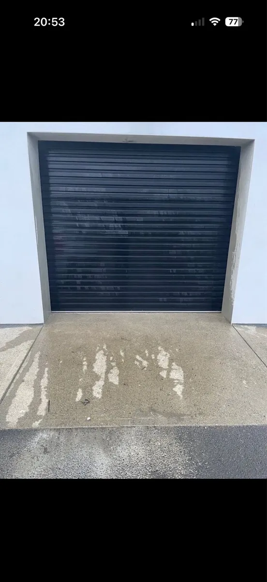 Electric garage door - Image 1