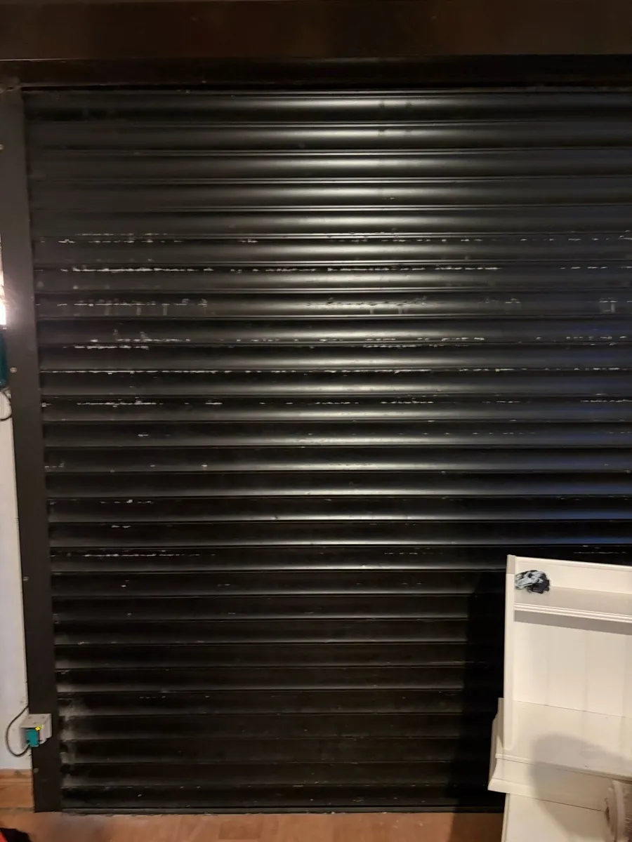 Electric garage door - Image 2