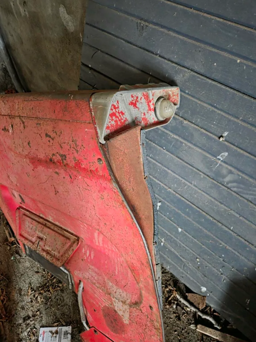 Used bonnet and Fenders for MF 135 - Image 4