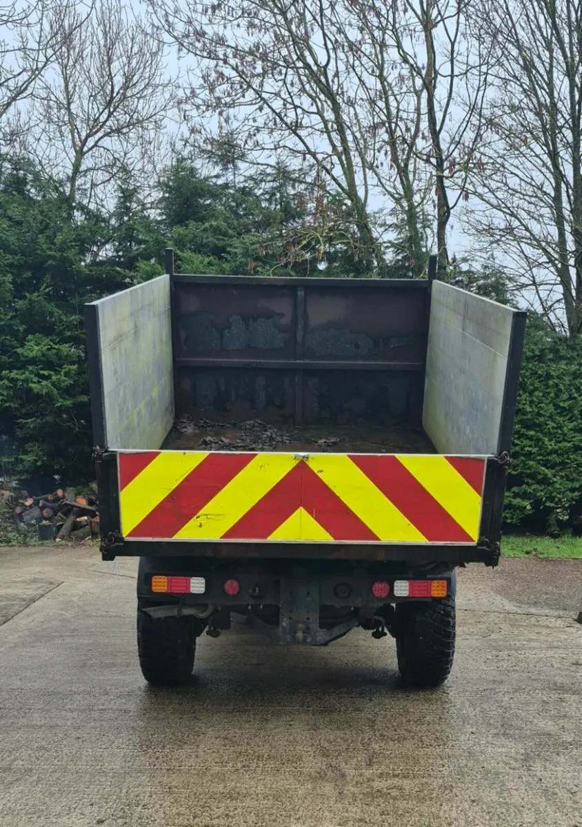 Land Rover Defender 130 - Image 2