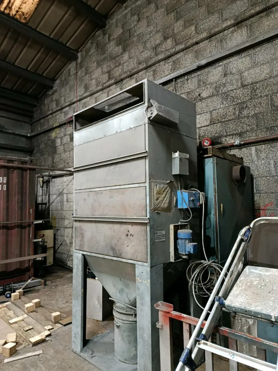 Dust extractor - Image 1