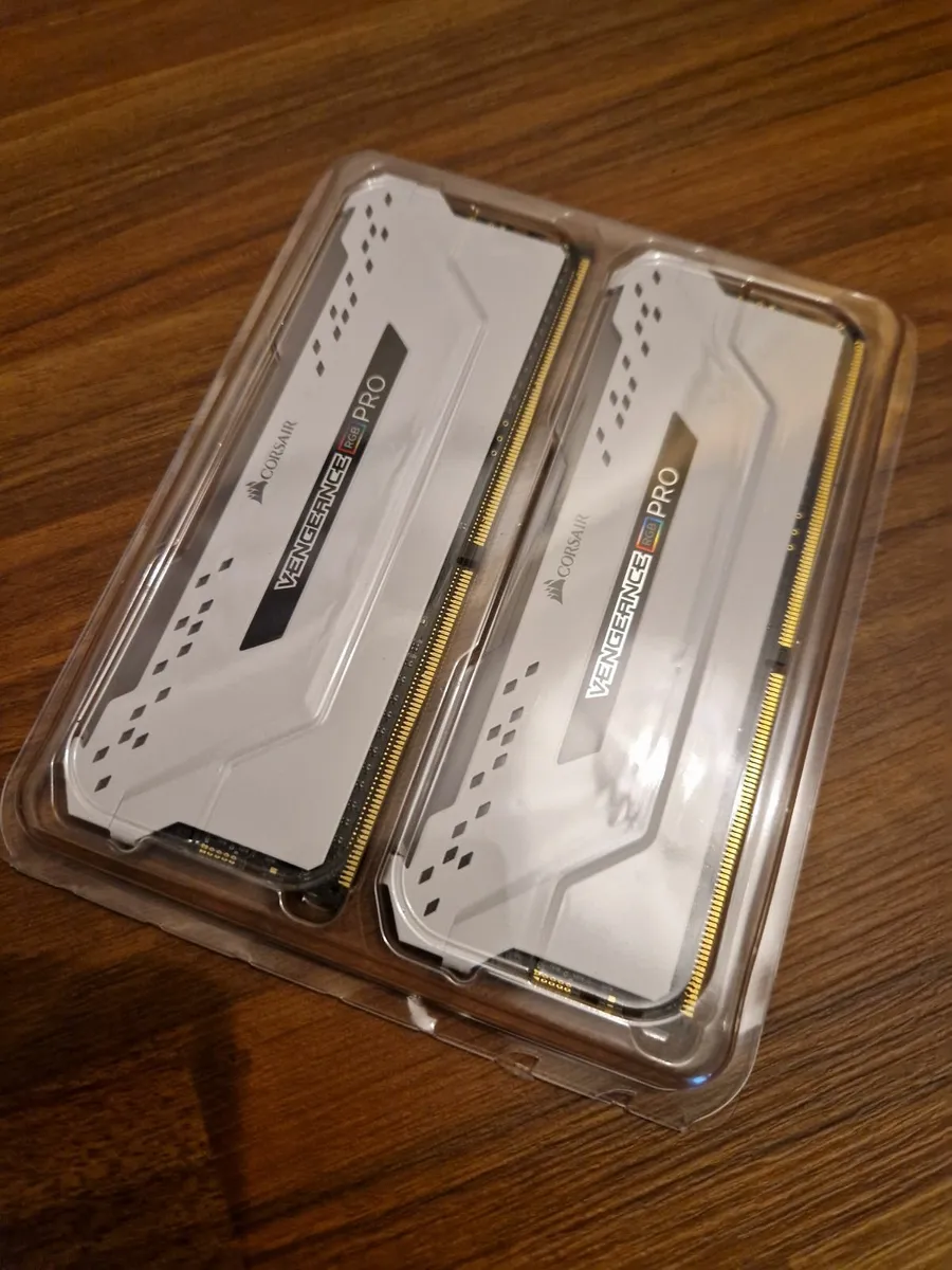 Corsair DDR4 RAM 16Gb (2x8) 3200mhz - Image 1