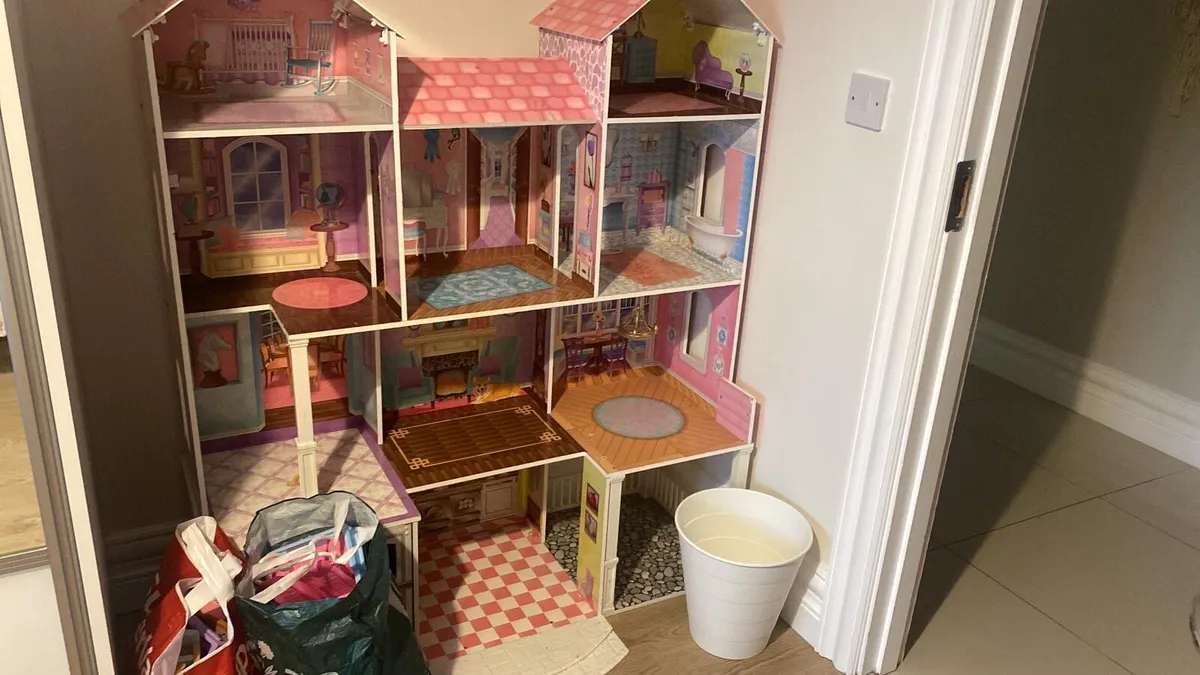 Dolls house - Image 4