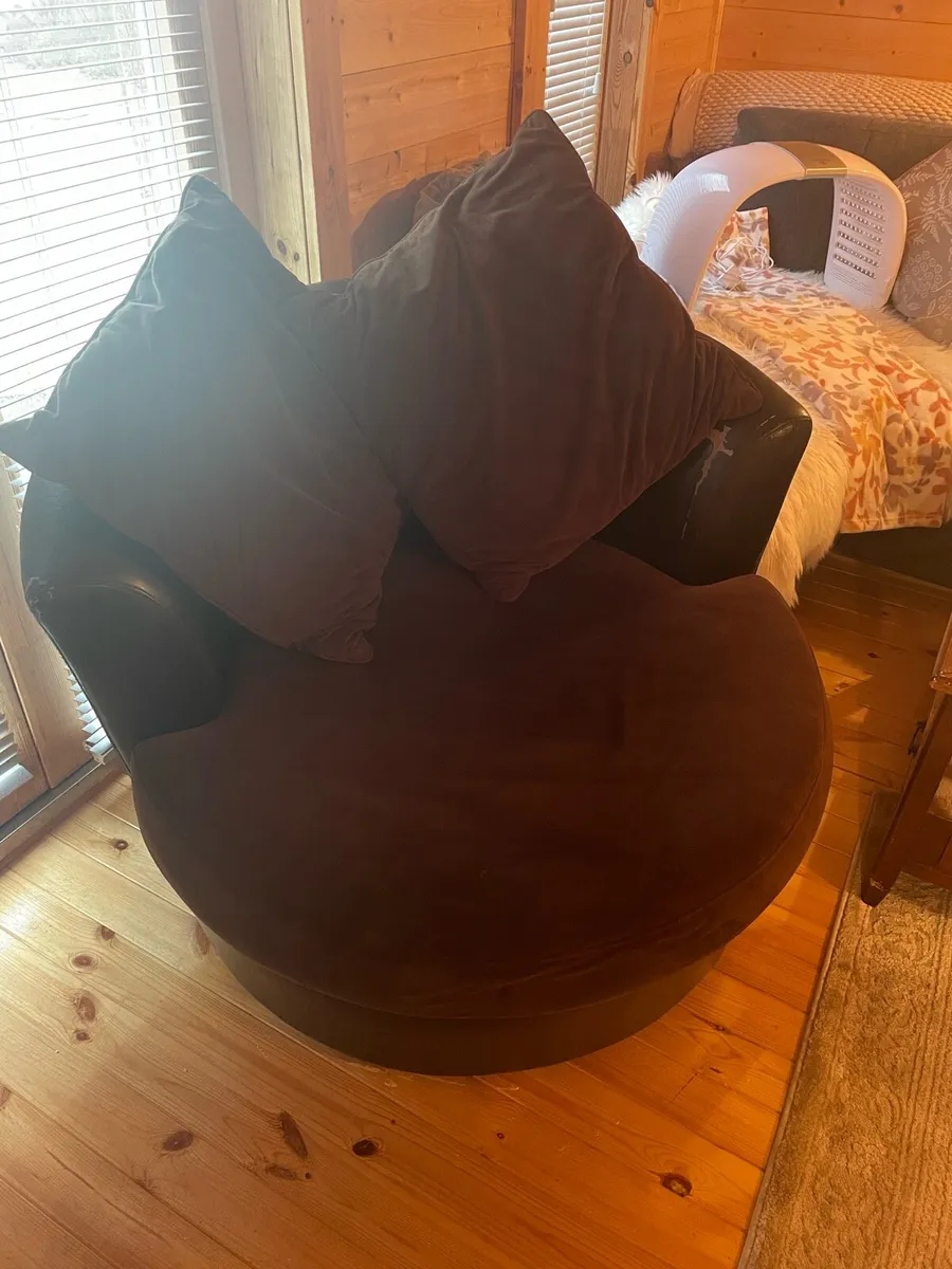 Swivel Circle Couch - Image 3