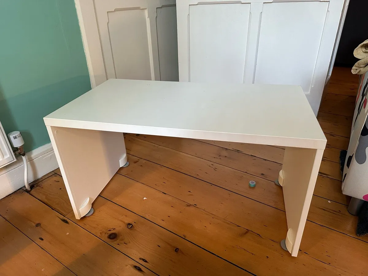 Childs desk - Image 2