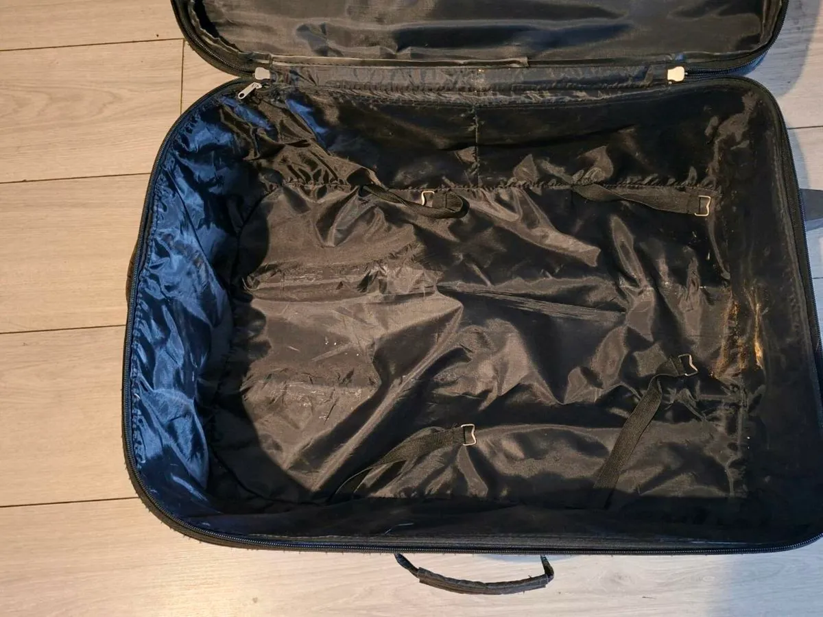FREE medium size Suitcase - Image 4