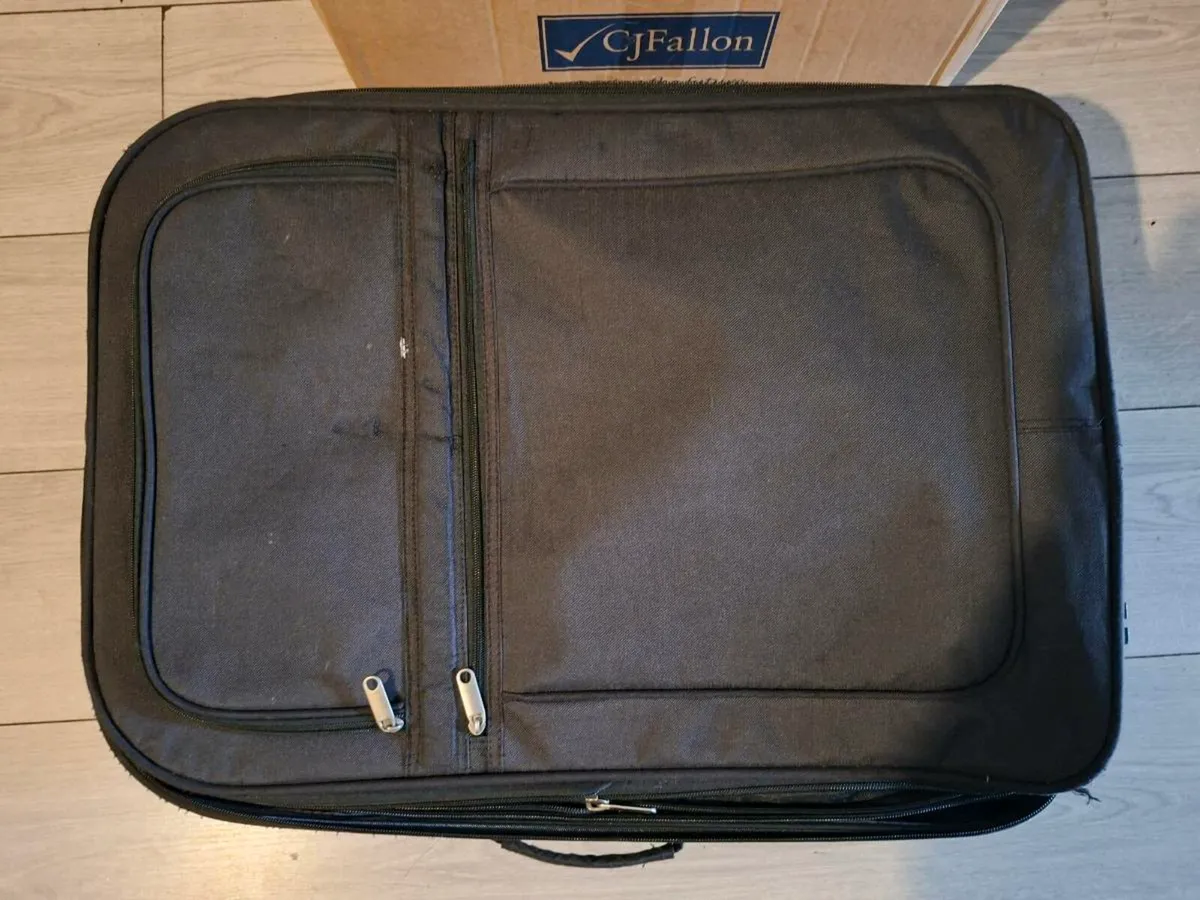 FREE medium size Suitcase - Image 2