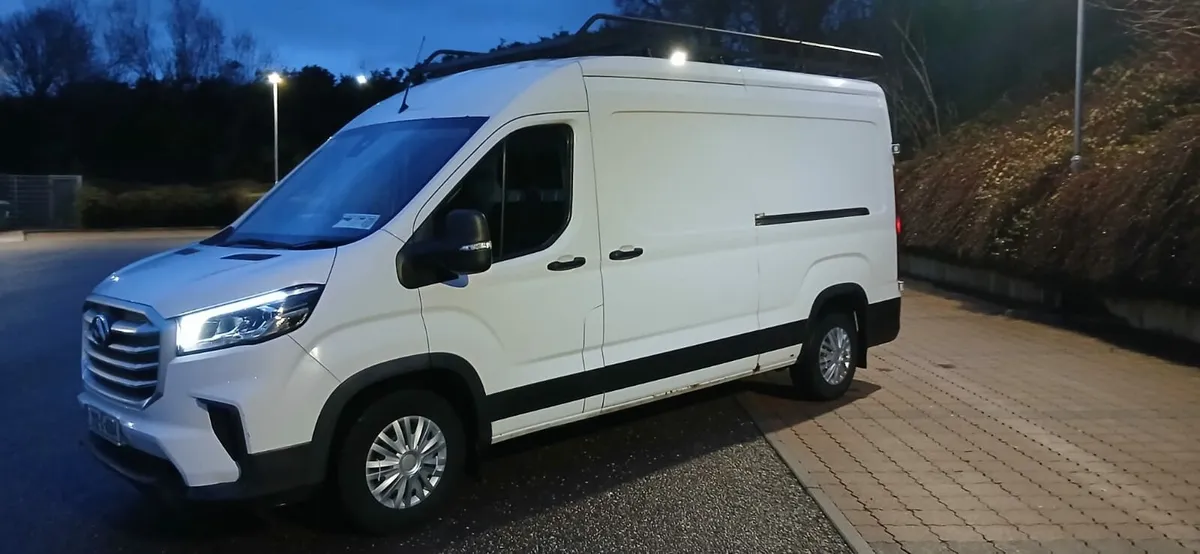 212 Maxus Van. Test 9-26 Tax 9-26.  €12750 - Image 1