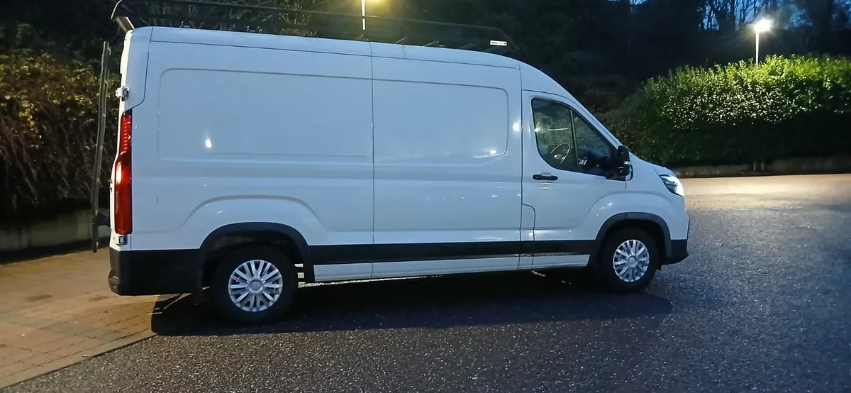 212 Maxus Van. Test 9-26 Tax 9-26.  €12750 - Image 3
