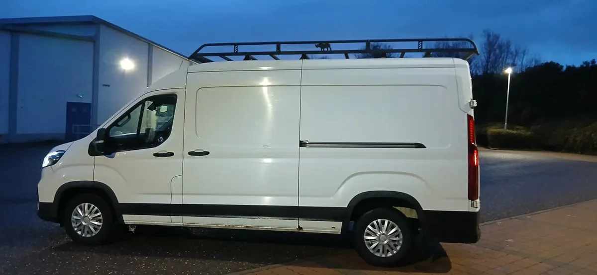 212 Maxus Van. Test 9-26 Tax 9-26.  €12750 - Image 4