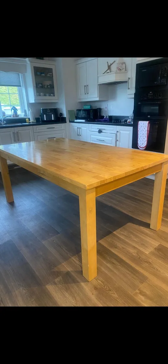 Table and chairs - Image 2