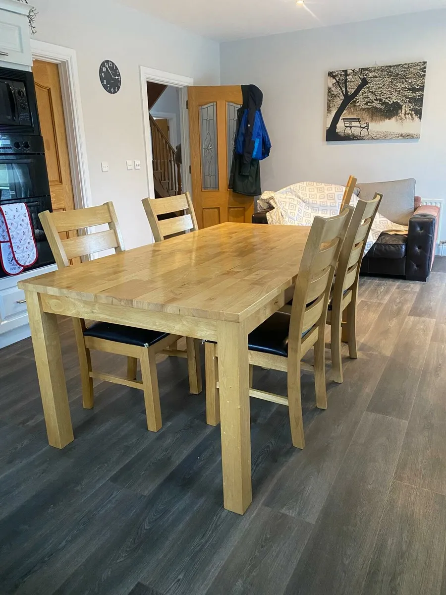 Table and chairs - Image 4