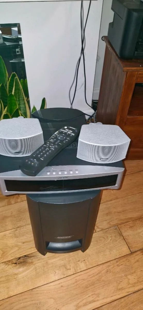 Bose AV3-2-1 II Home Theater Speaker System DVD/CD - Image 1