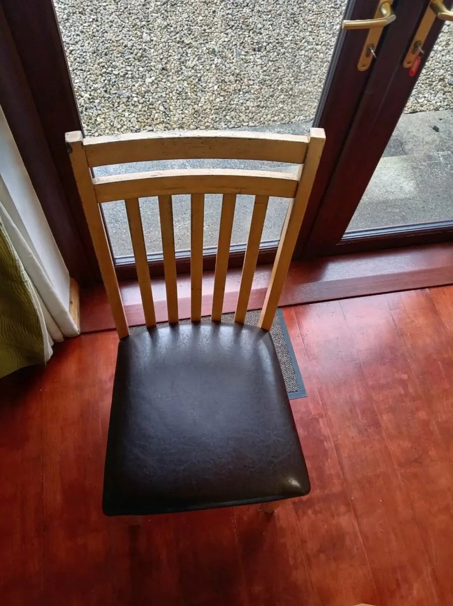 Dining table and 6 chairs - Image 2