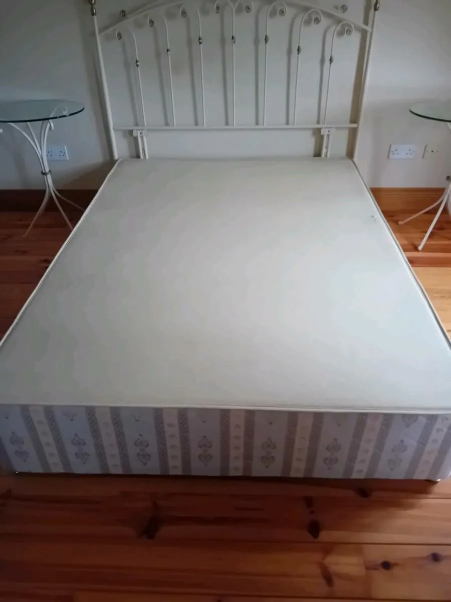 Vintage Bed and Bedside tables - Image 2