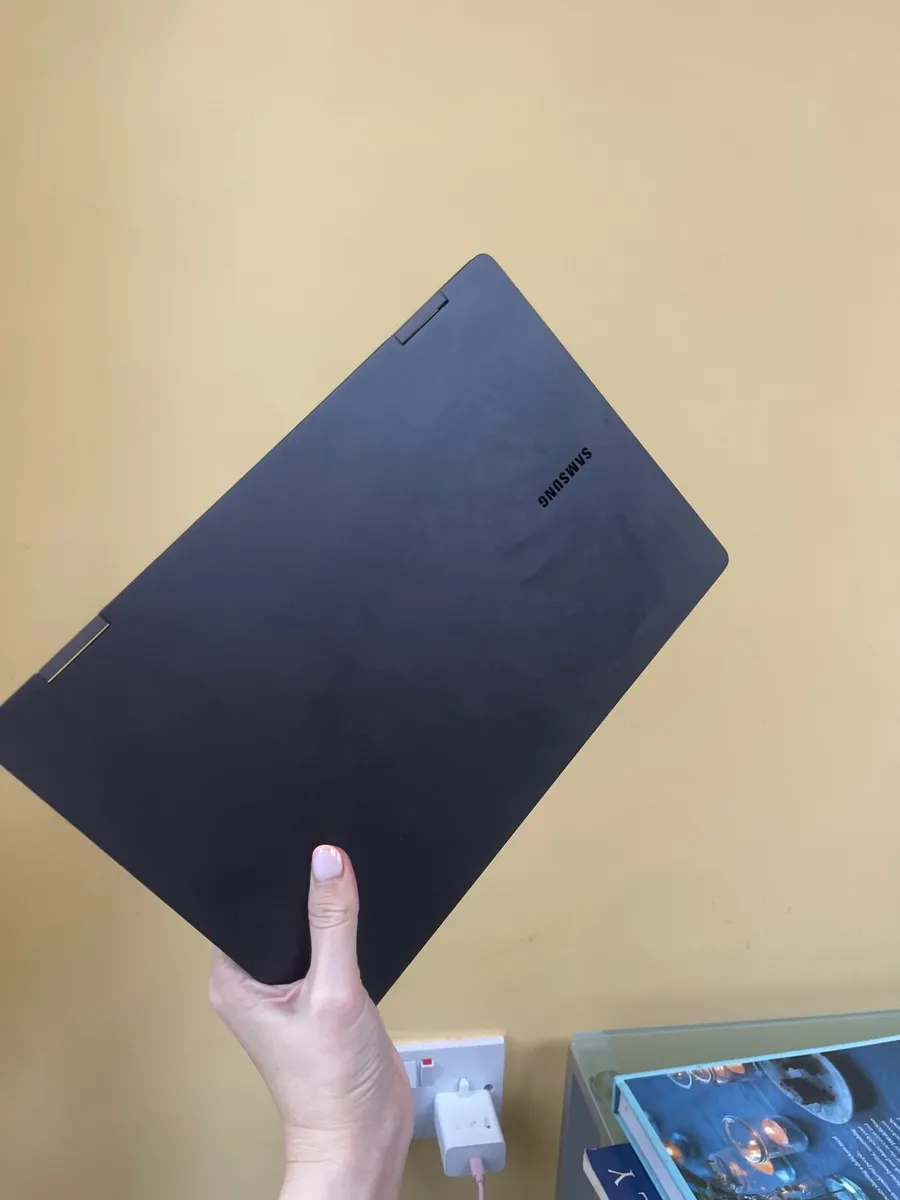 Samsung book laptop 3 18 inch - Image 4