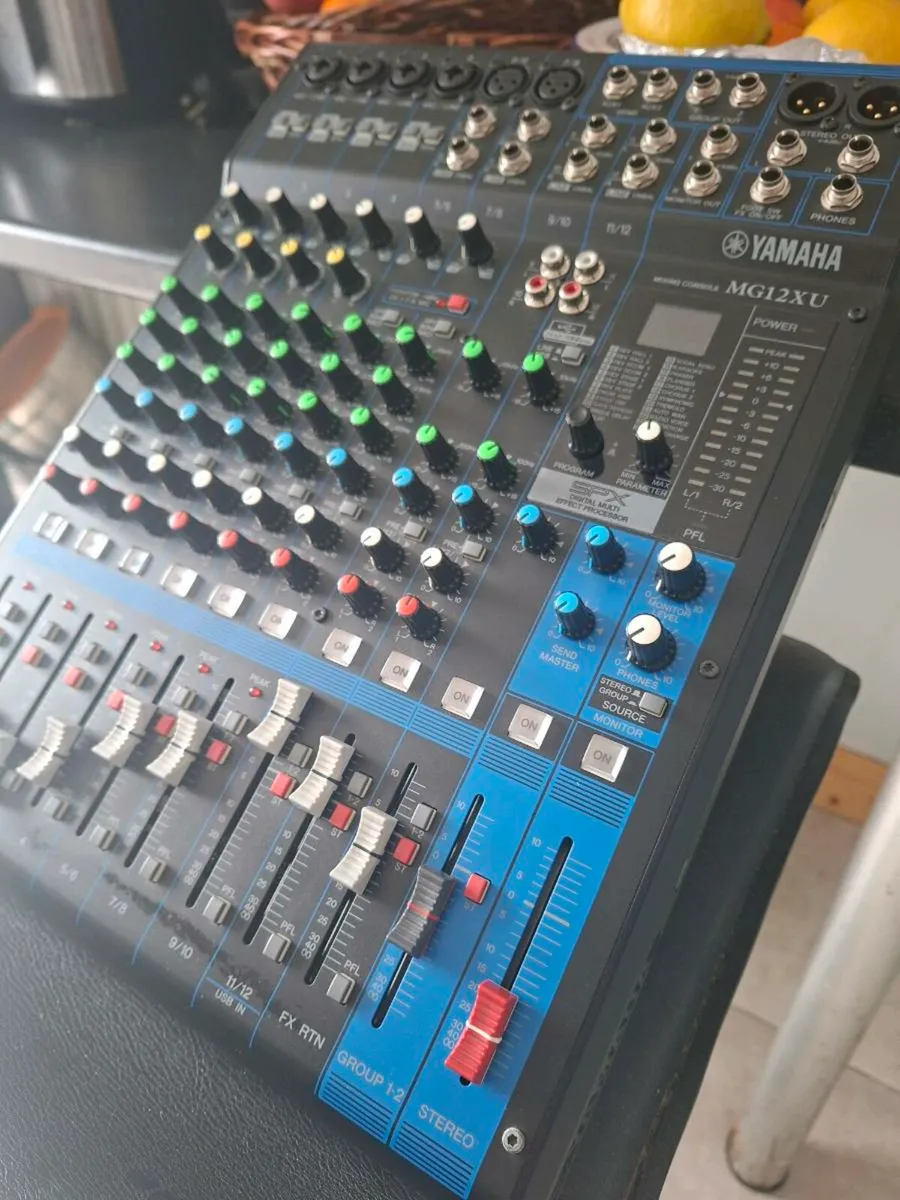 Yamaha 12 Channel Home Studio Mixer w/effects - Image 1