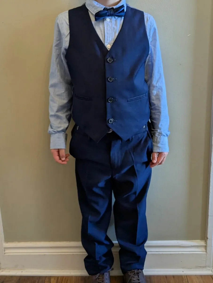 Boys suits  size 6 and 9 - Image 2