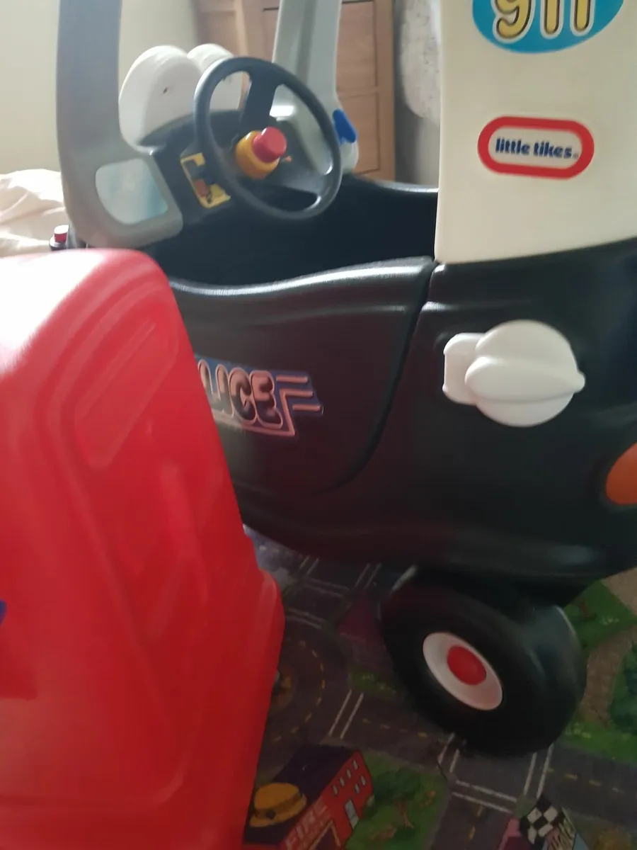 Cosy coupe ride in car and petrol pump Little Tike - Image 2